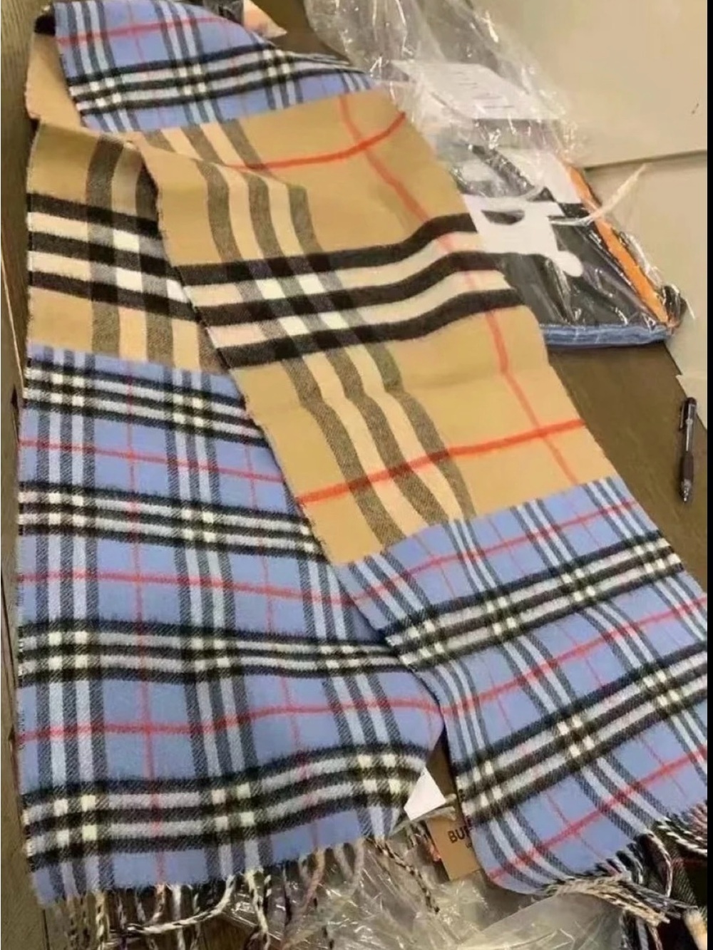NWT Burberry vintage check to Giant check scarf - Picture 2 of 11